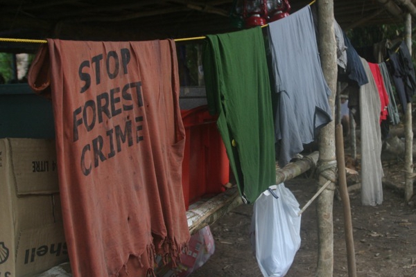 A protester's shirt hangs drying from a hut in Papua New Guinea (Photo: freeflo)